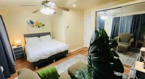 Exquisite Rogers Park 1 bedroom, 1 bath Apartment Near Evanston - Image 2