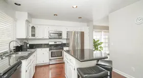 Valencia CA Stunning 3100 +sqft, 5Bed/5Bath home - Image 3
