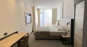 Super seven inn - Image 2