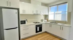 Central Apartment near Dandenong Hospital & Market - Image 3