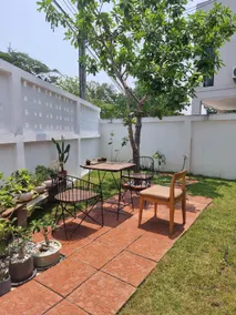 On Corner House - Image 4