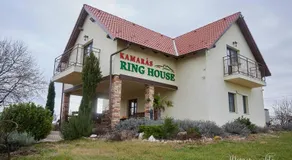 Kamarás Ring House - Image 5