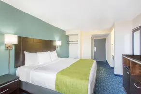 Days Hotel Oakland Airport-Coliseum - Image 2