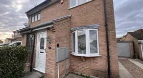 CONTRACTORS OR FAMILY HOUSE M1 Nottingham - IKEA RETAIL PARK - SWINDON CLOSE - 2 Bed Home with Driveway, private garden, sleeps 4 - TV'S in all rooms - Image 3