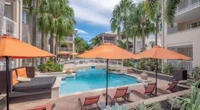 Poolside luxury on Hastings St - Image 3