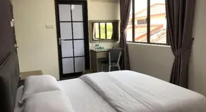 Z Stay Inn Hotel - Image 5