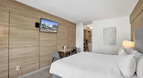 Coastal King Suite Stay at Ocean Blvd - Image 2