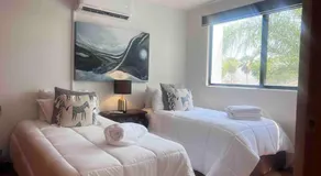 Luxury home, Jacuzzi/Rooftop, King, A/C, Netflix - Image 2