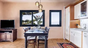 El Refugio Apartments & Villa - Image 4