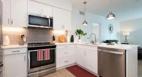 Comfy Apt with pool & hot tub in downtown LA 658 - Image 5