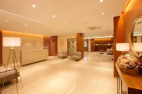 Crystal Plaza Luxury Business Hotel - Image 2
