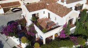 VILLA AMIRA ,sea and mountains panoramic views ,pistas de golf Marbella estepona - Image 5