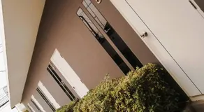 airport house - Image 5
