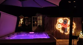 Hot Tub Hideaway - Image 5