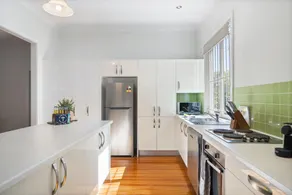 Bright 3-Bed with Garden by Banks Street Reserve - Image 5