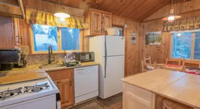 Big Wood Pines - Relaxing home with a large fenced yard for your furry friends to enjoy! - Image 5