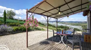 Gîte confortable à Genilac avec terrasse et jardin, idéal pour 2 personnes - Image 4