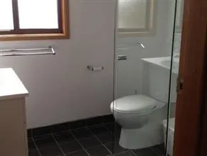 Whispering Pines 1 Private Holiday Apartment - Image 4
