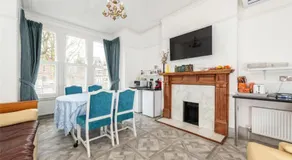 De Parys Guest House - Fully Airconditioned - Image 3