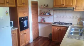 Spacious and cozy home next to Glen Waverley - Image 3