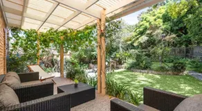 Spacious Family Home with Iconic Views - Image 4