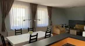Spacious Apartment in Town Centre - Image 4