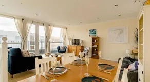 Stylish seaside house 2 min walk from beach - Pass the Keys - Image 3