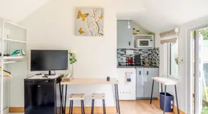 Charming Private Guest House - Image 4