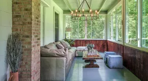 Luxuriously Restored Farm Cabin - Image 4