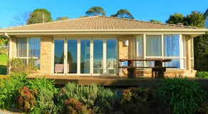Lakeside Cottage Primbee - Absolut Waterfront Position - Image 3