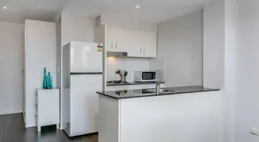 WILL1 - Stylish 2-Bed 2-Bath Oasis in Crows Nest Village - Image 3