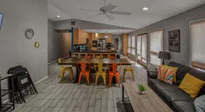 Sunny Family Home in Denver with huge yard and hot tub - Image 3