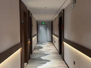 HL Hotel - Image 2