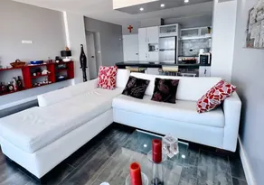 Seafrontapartment-sleeps4-pool-parking-garden - Image 2