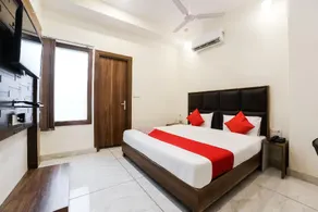 OYO 44643 Hotel Hn - Image 2