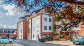 Pass the Keys 1 bed Albury Contemporary Apartment with Secure Parking - Image 3