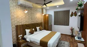 Hotel Strawberry - Image 2