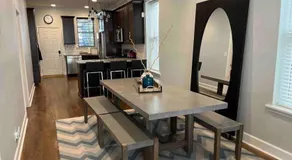 Trendy West Town Flat - 2 bed / 1.5 bath w parking - Image 3