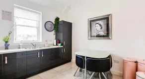 Luxury Seaview Gated Penthouse located near Edinburgh by Urban Haggis Stays - Image 3