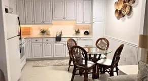 The 717 Charming Village Green Retreat - Image 3