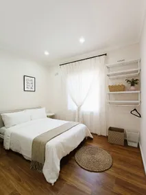 Easy access to city, Parkside family, Free parking - Image 2