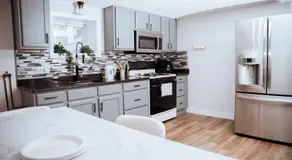 Two Bedroom Apartment Near Downtown Boston with Free Parking - Image 3