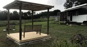 Bee Farm Off-Grid Tiny Home Stay - Image 3