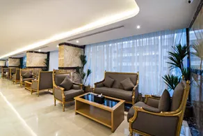 Ozone hotel - Image 3