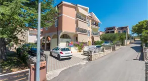 Nice Apartment In Sveti Filip I Jakov - Image 4