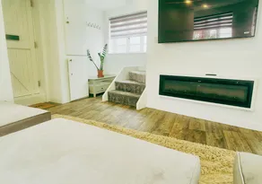 Spacious & Luxury 2BR Flat in Calverton - Image 2