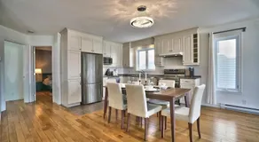 Dynamite 2-Bedroom House, Garage, Sleeps 6 - Image 5