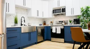 Modern 3BR Oasis Free Parking - Image 5