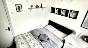 Double Room in a Cozy shared apartment, Custom House Harbour Apartments - Image 5