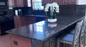 Luxury 3 BedRoom Apartment with Private Entrance plus Free Parking - Image 4